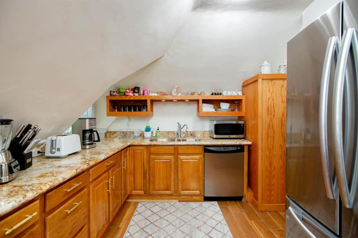 Alameda 3Br Unique Victorian Penthouse With Deck And Outdoor Furniture, Ac, 3 Blocks To Beach & Shopping Center & 2 Free Parking Spaces Exterior foto