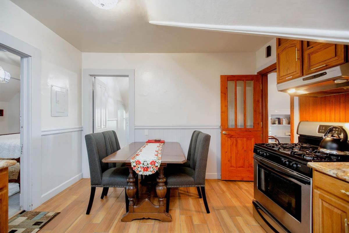 Alameda 3Br Unique Victorian Penthouse With Deck And Outdoor Furniture, Ac, 3 Blocks To Beach & Shopping Center & 2 Free Parking Spaces Exterior foto