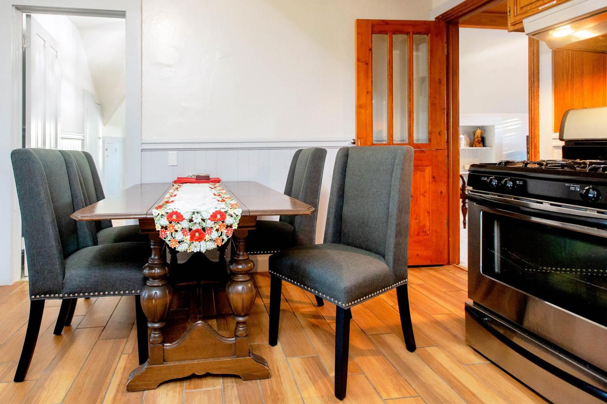 Alameda 3Br Unique Victorian Penthouse With Deck And Outdoor Furniture, Ac, 3 Blocks To Beach & Shopping Center & 2 Free Parking Spaces Exterior foto